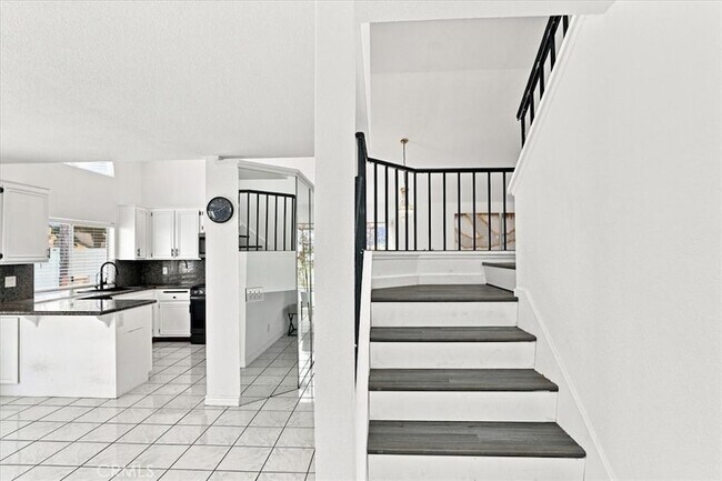 Building Photo - 421 Yellowstone Cir