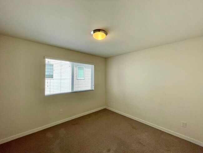 Building Photo - Great Townhome for rent
