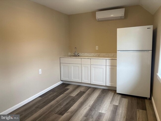 Building Photo - 14 West Ave