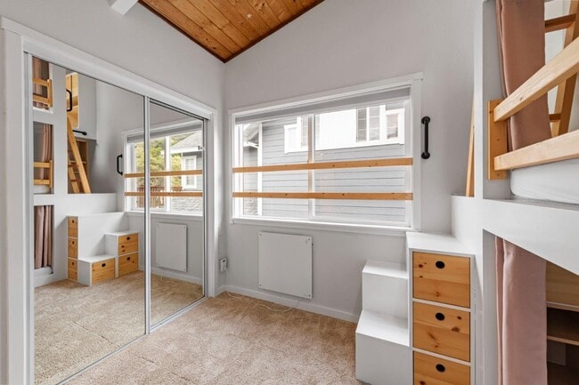 Building Photo - 714 Rockaway Beach Ave