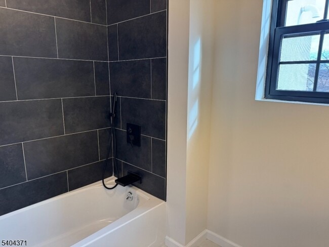 Building Photo - 188 Heckel St