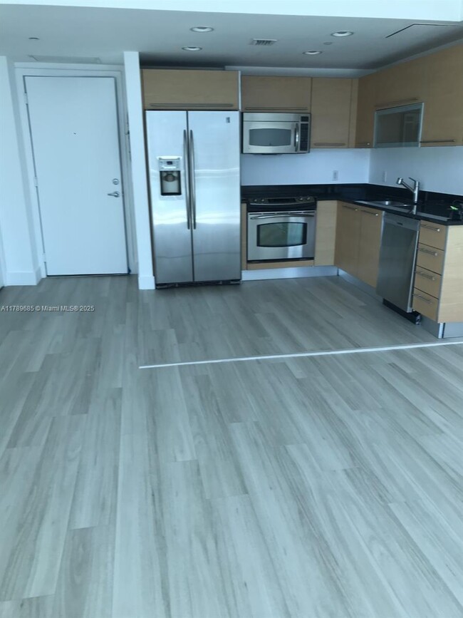 Building Photo - 950 Brickell Bay Dr