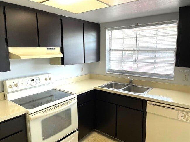 Building Photo - 7368 Balboa Dr