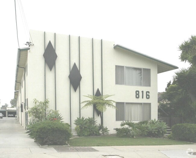 Building Photo - 816 N Victor Ave.