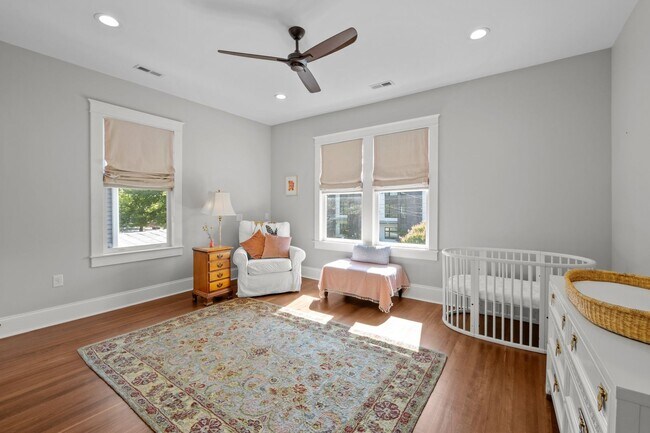 Building Photo - Gorgeous Renovation near Downtown Durham -...