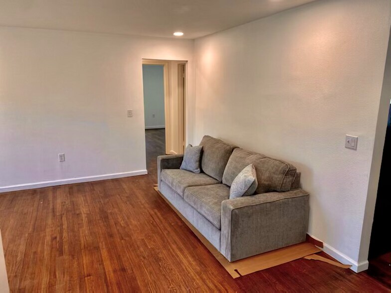 Building Photo - 1321 Whitley Dr