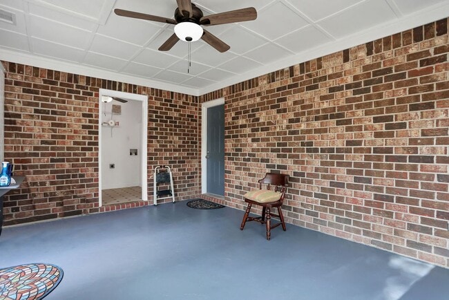 Building Photo - 3 bedroom 1.5 bath home