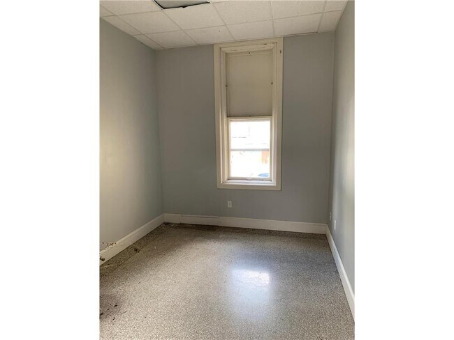 Building Photo - 57 11th Ave N