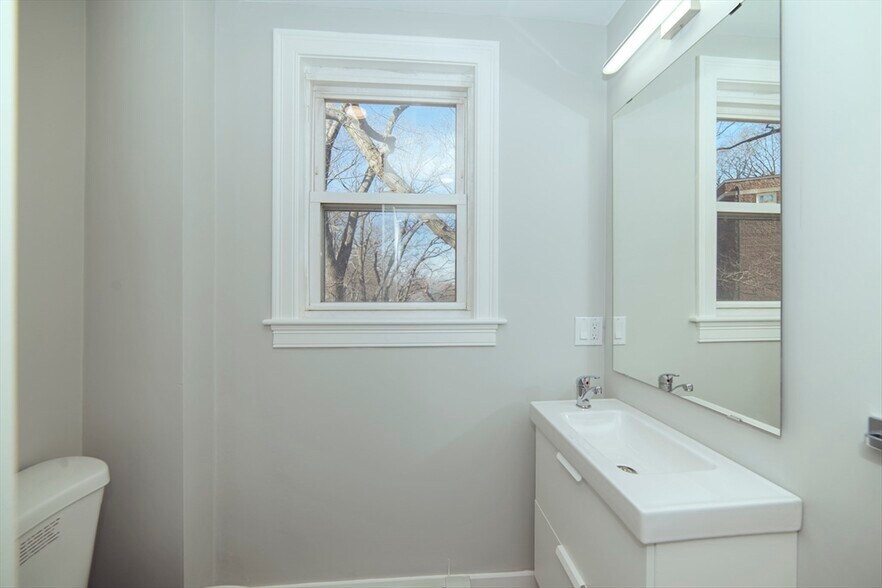 Building Photo - 9 Duffley Ct