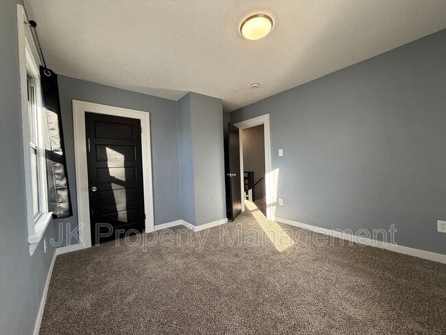 Building Photo - 1512 3rd Ave N