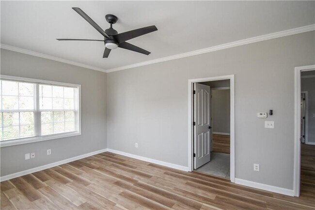 Building Photo - 3338 Sims St