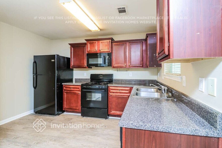 Building Photo - 107 Hidden Creek Dr