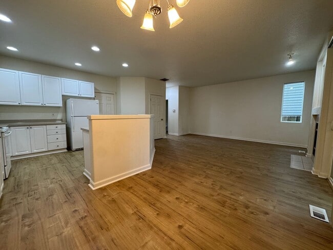 Building Photo - 5721 NE Canard Ct