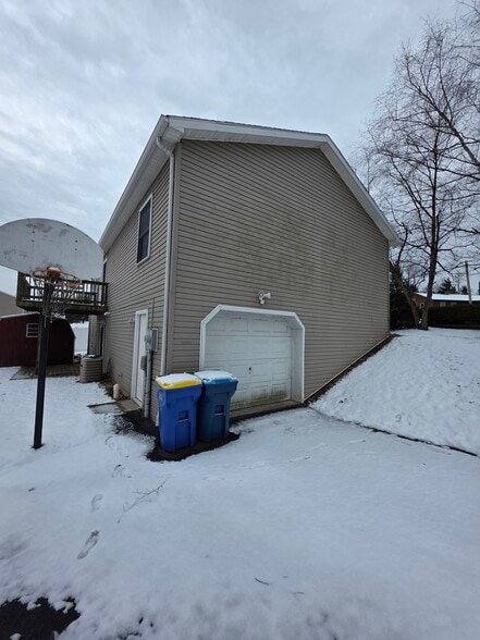 Building Photo - 10 Susquehanna Dr