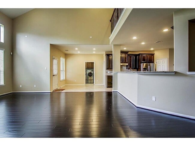 Building Photo - 10207 White Pines Dr