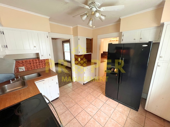 Building Photo - 2 bedrooms 1 bathroom house