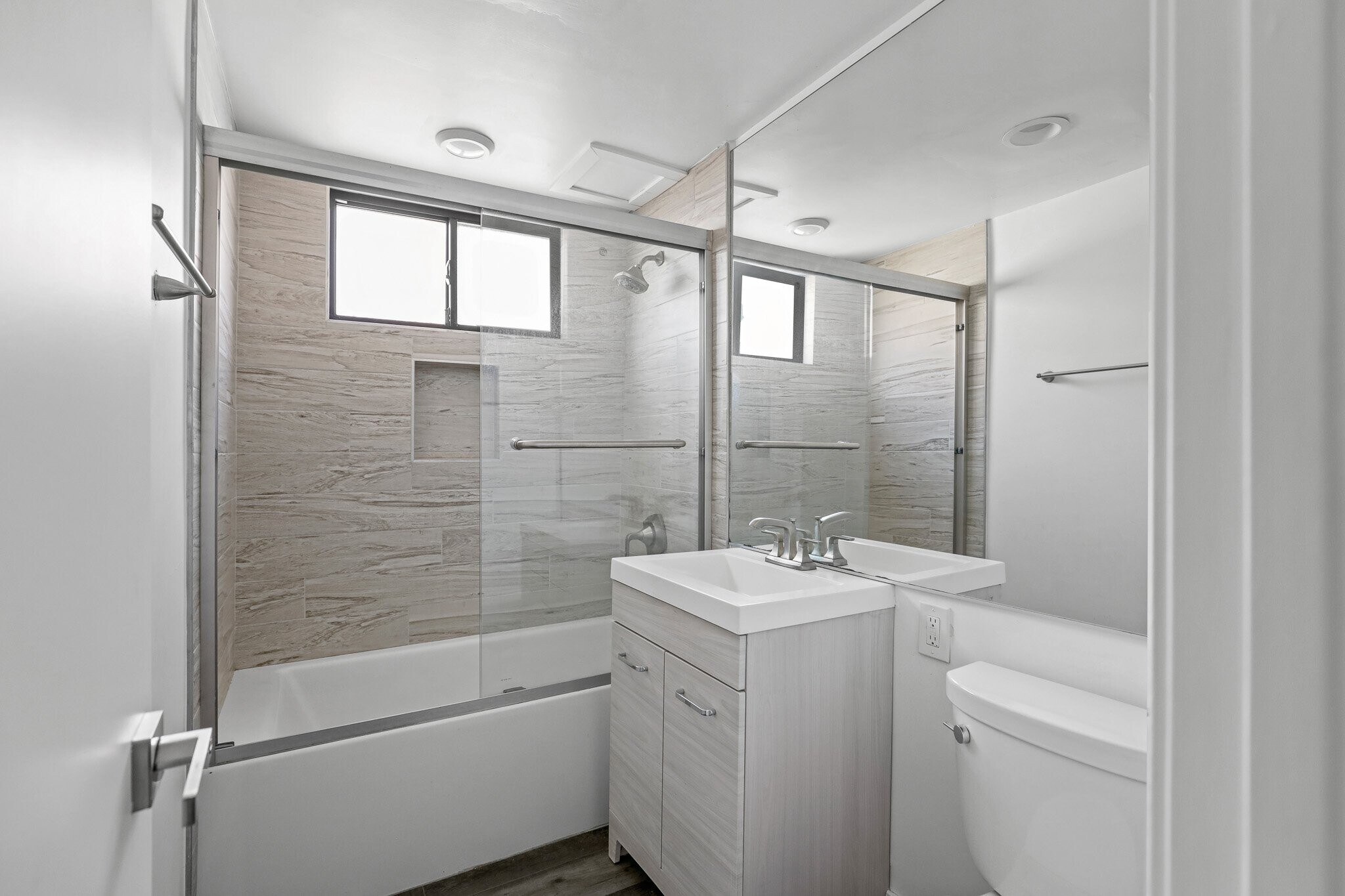 Building Photo - 215 N Fickett St