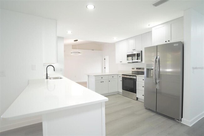 Building Photo - 341 Sterling Dr