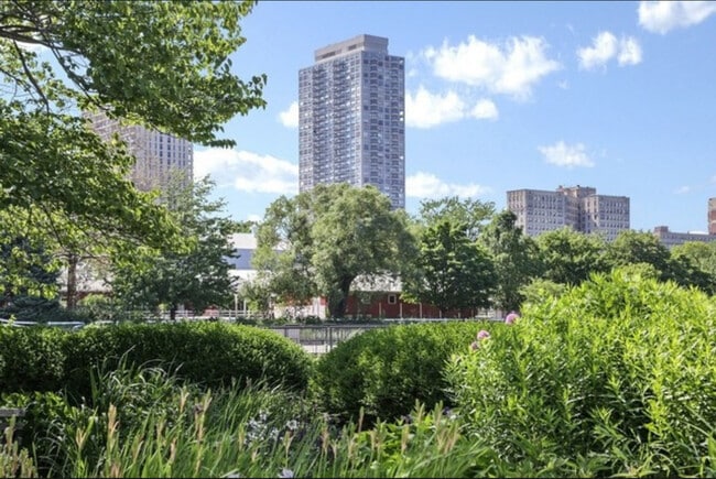 Primary Photo - 2020 N Lincoln Park W