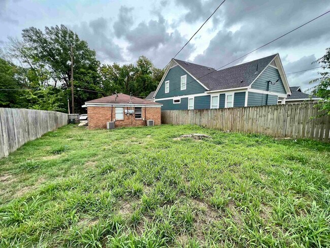 Building Photo - 767 Tanglewood St