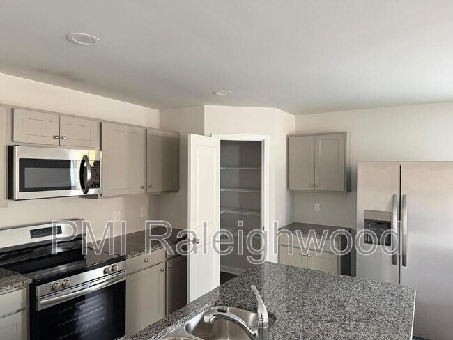 Building Photo - 289 Greenbay St