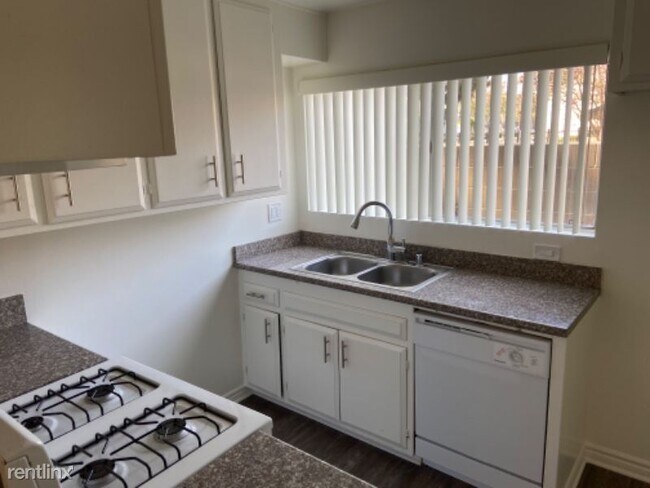 Primary Photo - 420 N Loara St