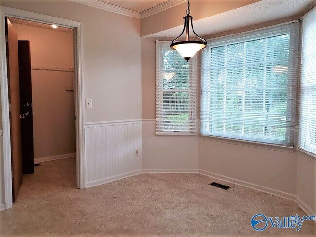 Building Photo - 132 Raleigh Way
