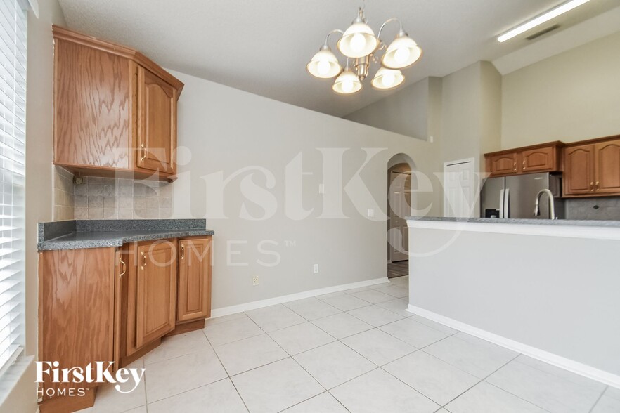 Building Photo - 707 Vía Milano