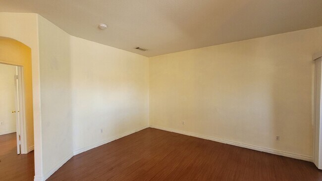Building Photo - 5525 W Flamingo Rd