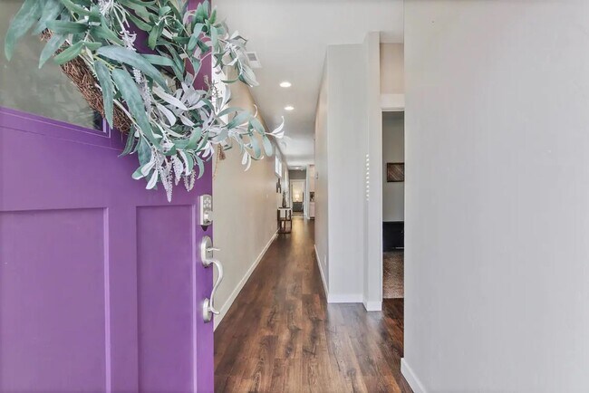 Building Photo - Beautiful 3 bedroom Single Level Home _ Pe...