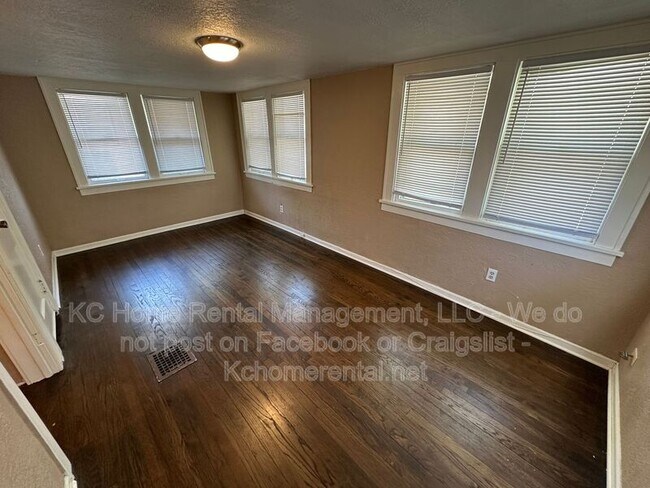 Building Photo - 6838 The Paseo