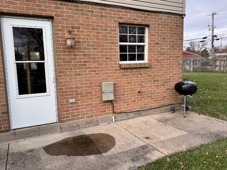 Building Photo - 91 Dickey Ave