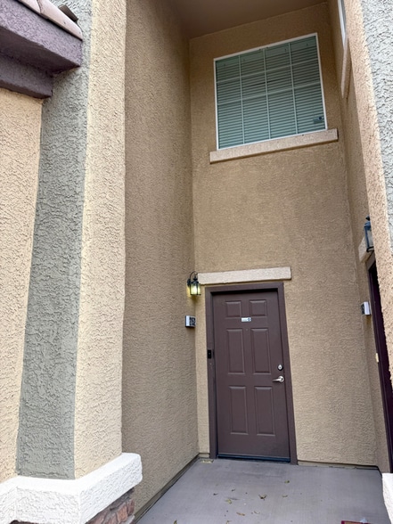 Building Photo - 6868 Sky Pointe Dr