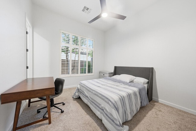 Building Photo - 6570 S Bogle Ave