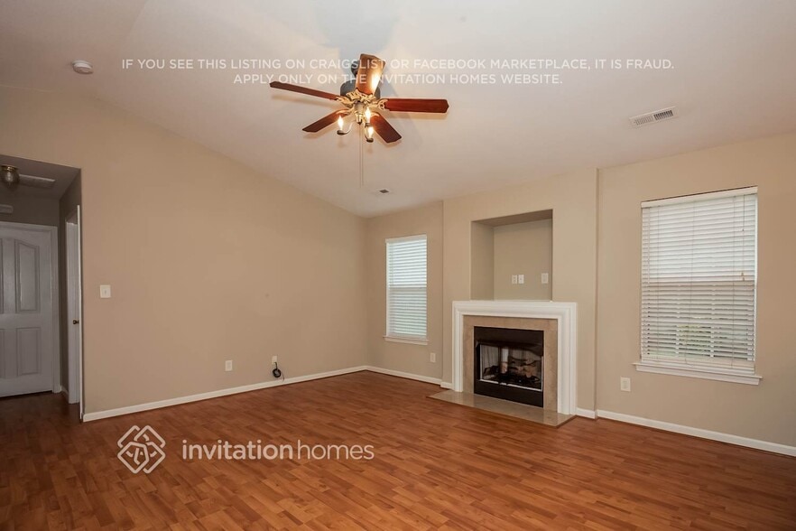 Building Photo - 5733 Shining Oak Ln