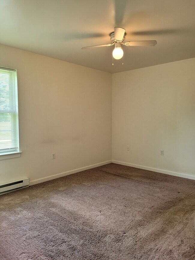 Building Photo - 1419 Doron Dr
