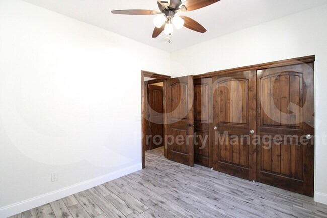 Building Photo - 563 E Krista Way