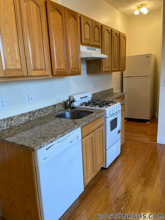 Building Photo - 171 Hemenway St