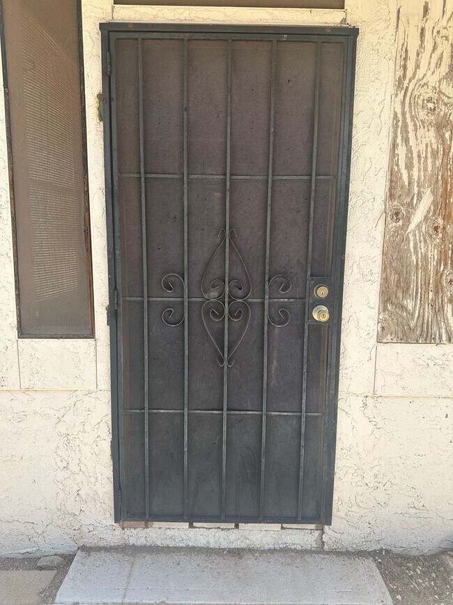 Building Photo - 7150 S Hildreth Ave