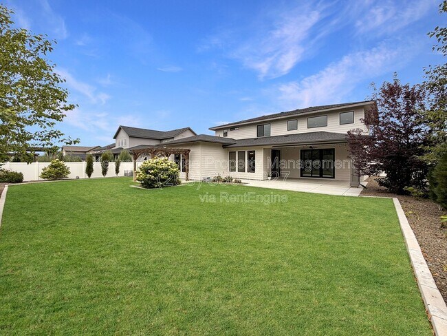 Building Photo - 8343 W Sparks Lake Dr