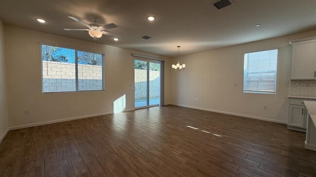 Building Photo - 2153 N Renn Ave