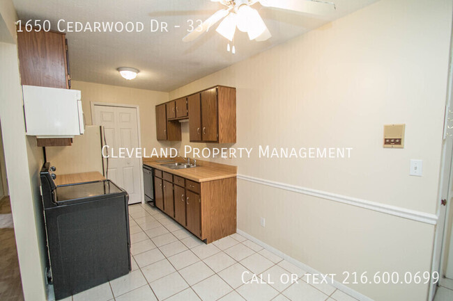 Building Photo - Convenient Westlake Condo!