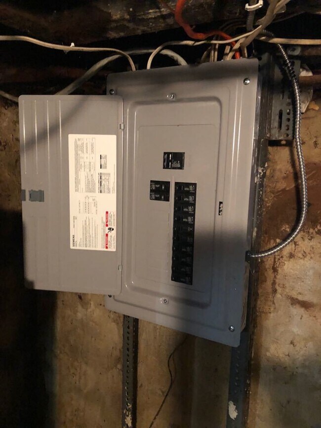 Building Photo - 3 Bedroom 1 Bath Home