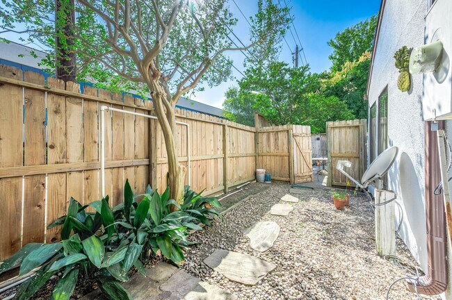 Building Photo - 4507 Medinah Pl