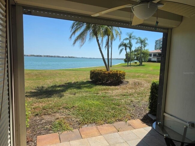 Building Photo - 6295 Bahia Del Mar Cir
