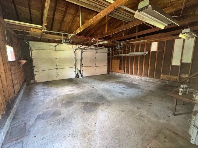 Building Photo - Single-family home available now near UNI