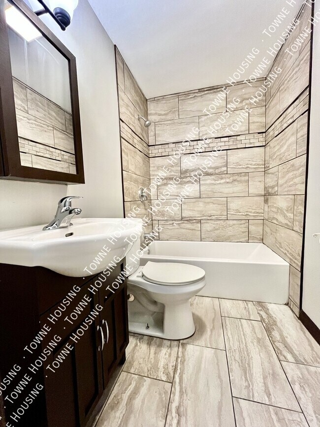 Building Photo - 40 Lawrence Pl