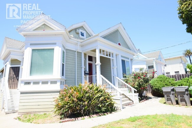Building Photo - Renovated 5BR Home with Parking & Outdoor ...