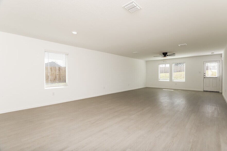 Building Photo - 298 Jax Lp