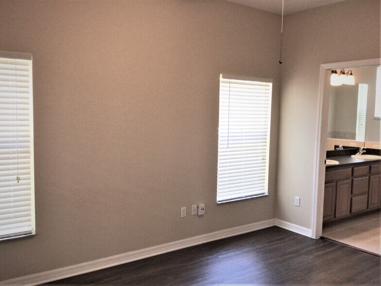 Building Photo - 4004 Knight Ave